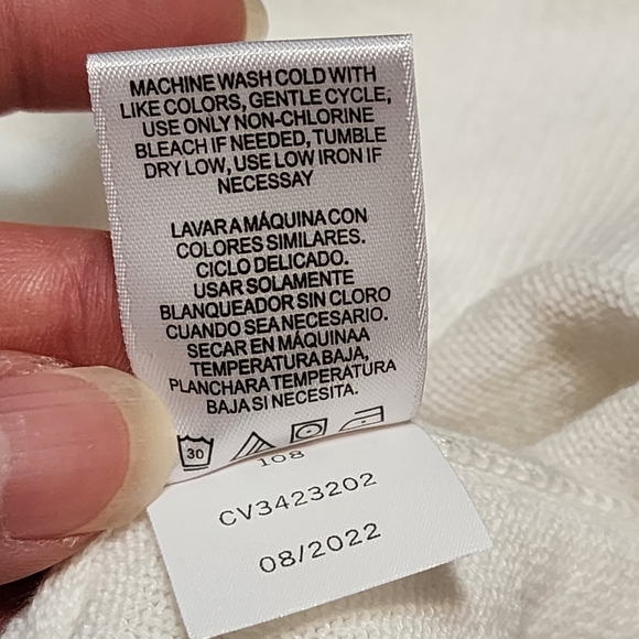 White Collared V-neck Long Sleeeve - Picture 7 of 7